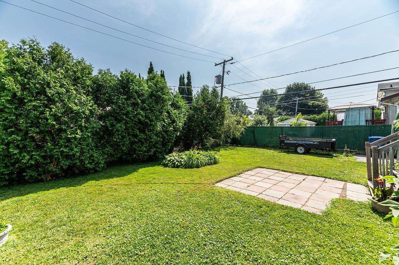 Cour - 330 Rue Rideau, Châteauguay, QC - Outdoor With Backyard