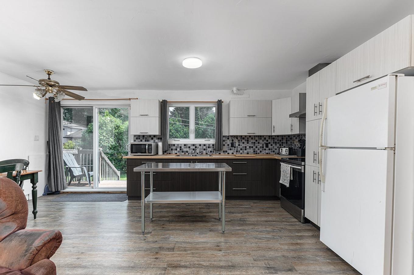 Cuisine - 330 Rue Rideau, Châteauguay, QC - Indoor Photo Showing Kitchen With Double Sink