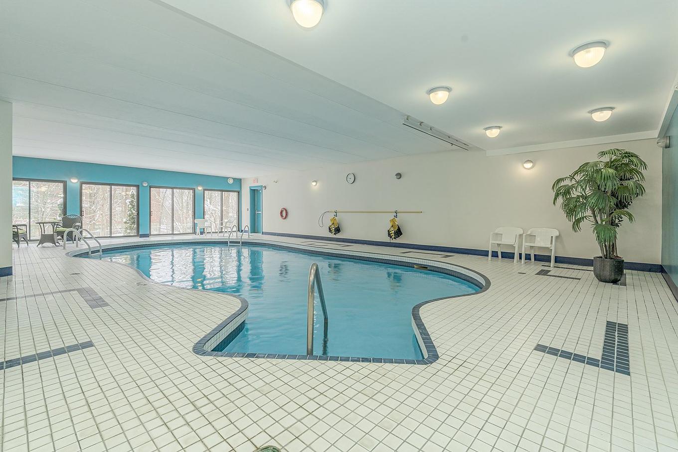 Piscine - 202-800 Rue De Vimy, Sherbrooke (Les Nations), QC - Indoor Photo Showing Other Room With In Ground Pool