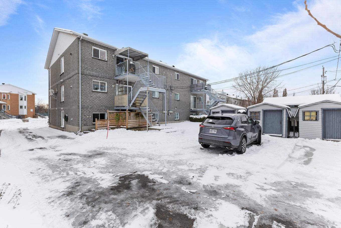 Parking - 1687 Rue Des Saphirs, Longueuil (Saint-Hubert), QC - Outdoor