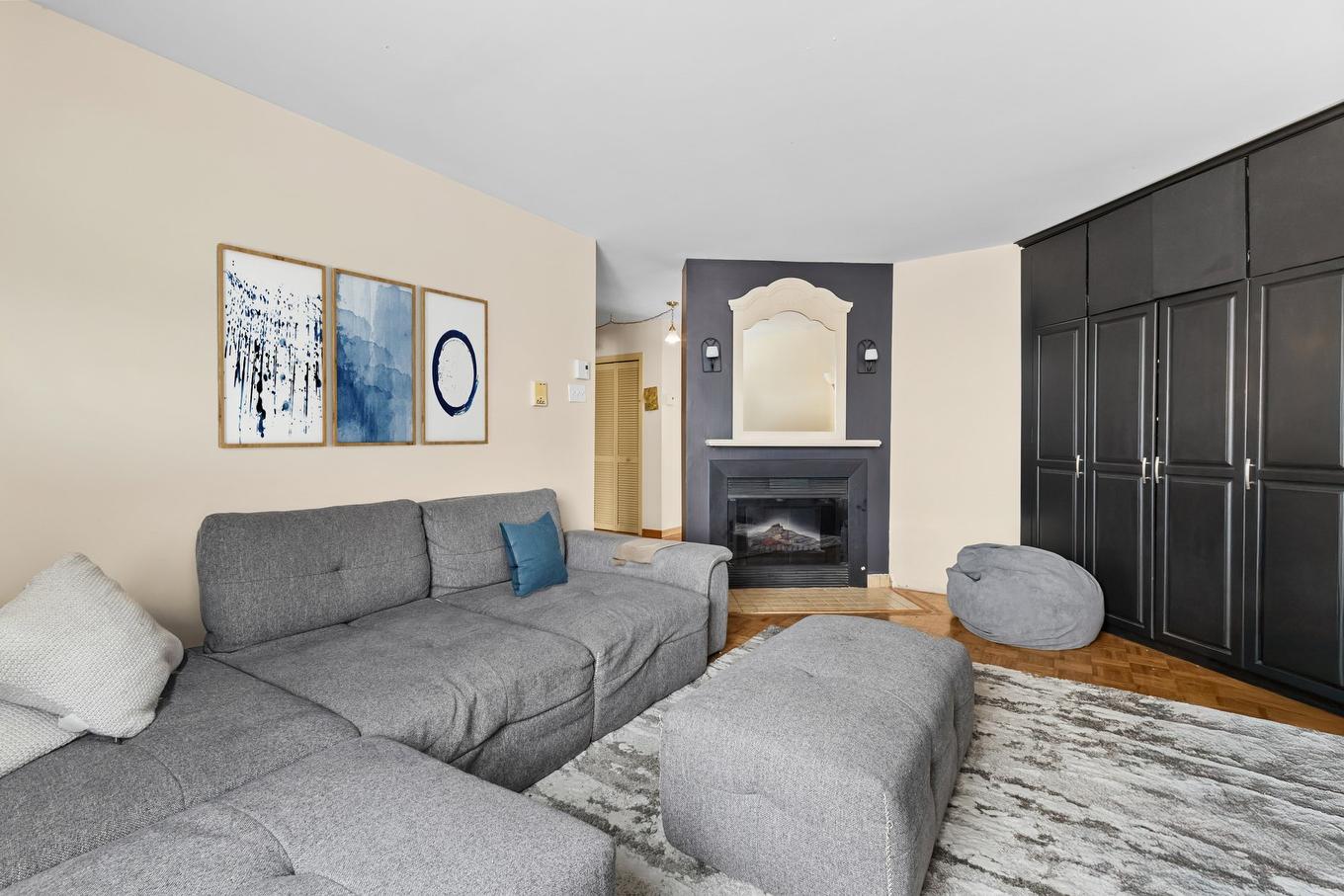 Living room - 1687 Rue Des Saphirs, Longueuil (Saint-Hubert), QC - Indoor Photo Showing Living Room With Fireplace