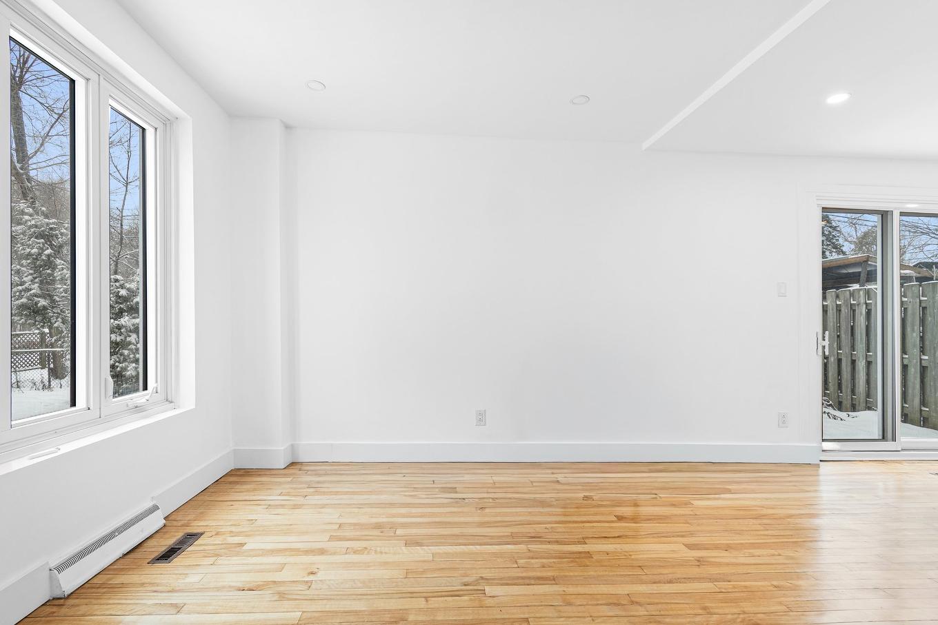 Salon - 371 Boul. St-Francis, Châteauguay, QC - Indoor Photo Showing Other Room