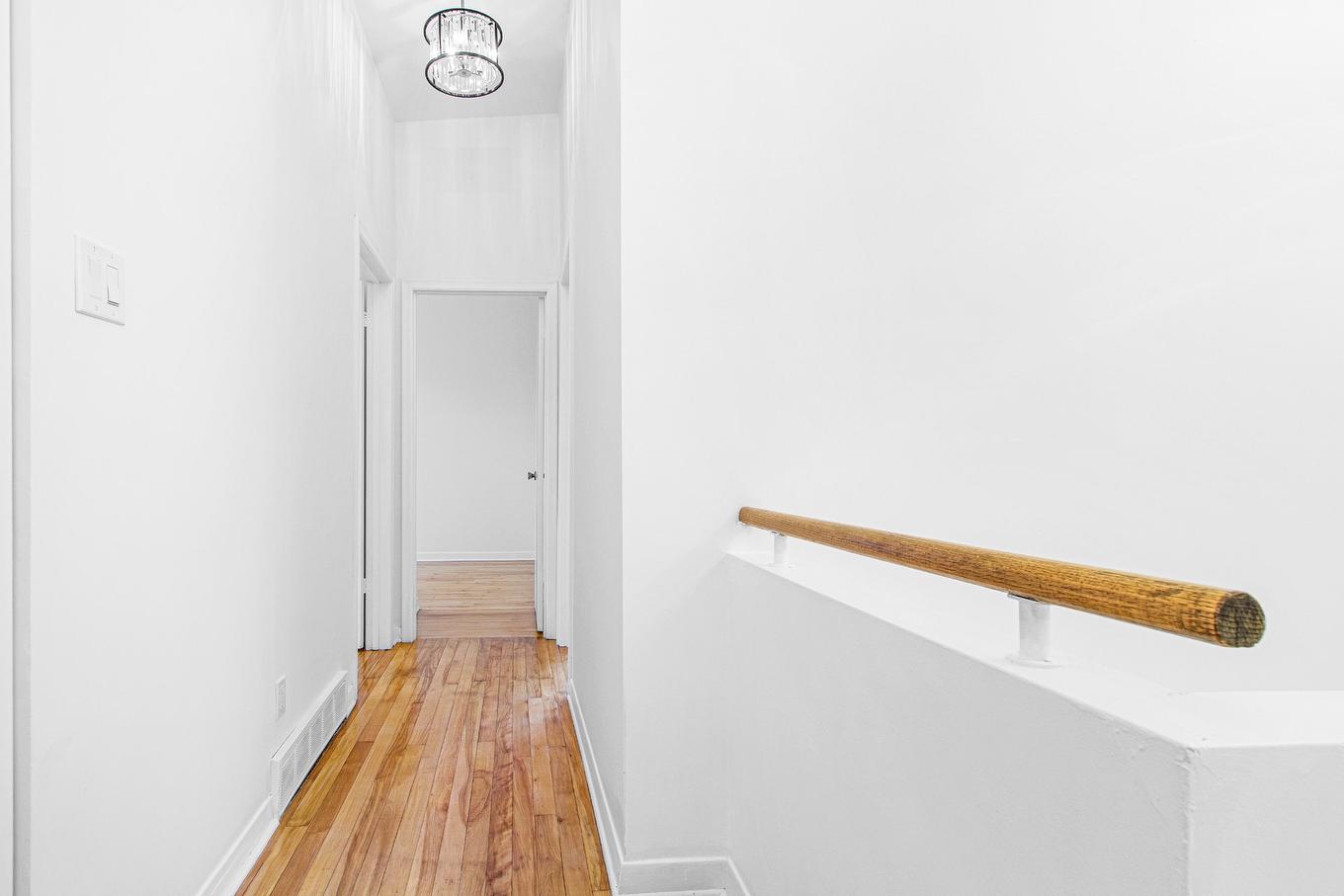 Hall d'entrée/Vestibule - 371 Boul. St-Francis, Châteauguay, QC - Indoor Photo Showing Other Room