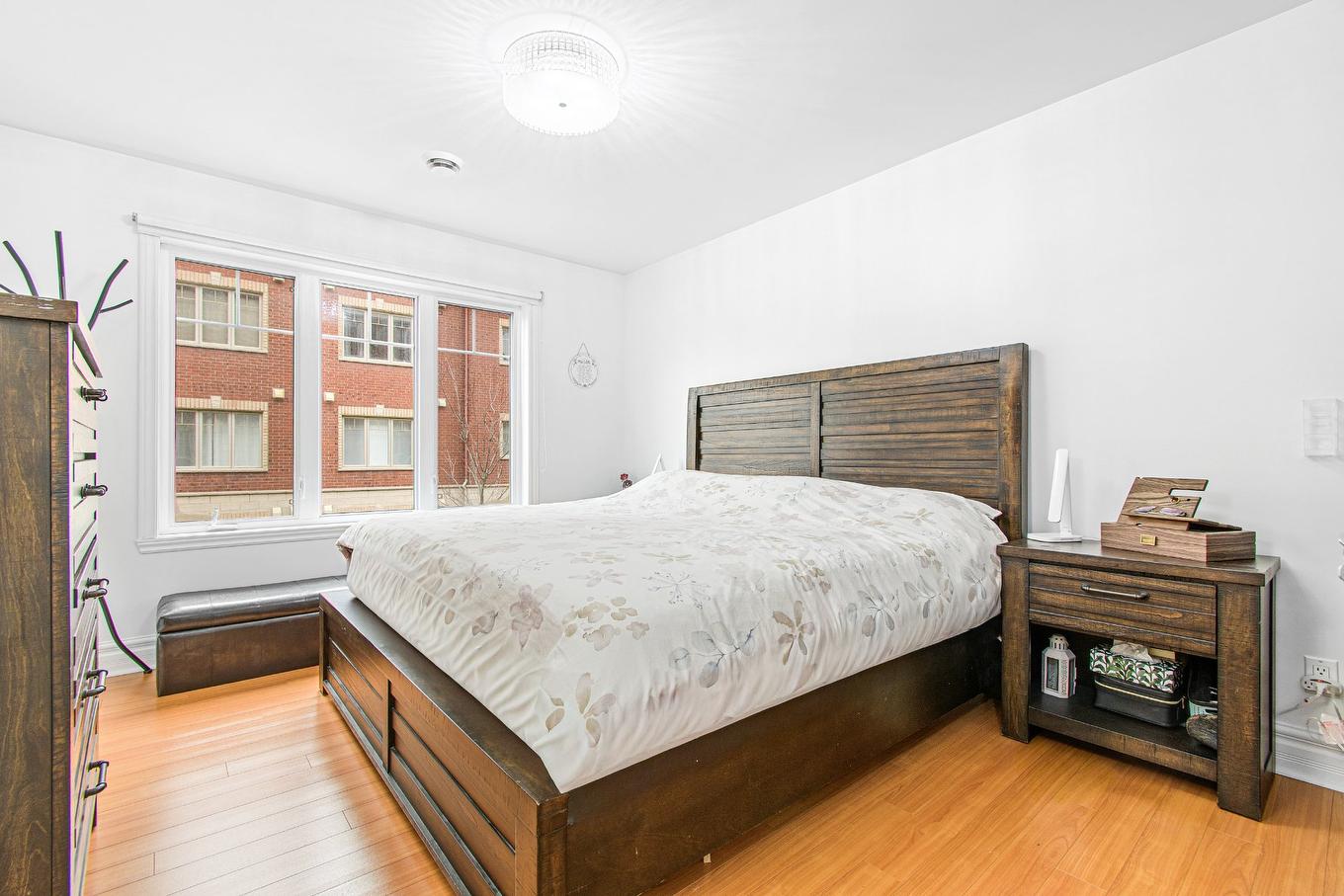 Primary bedroom - 201-2243 Rue Racine, Longueuil (Saint-Hubert), QC - Indoor Photo Showing Bedroom