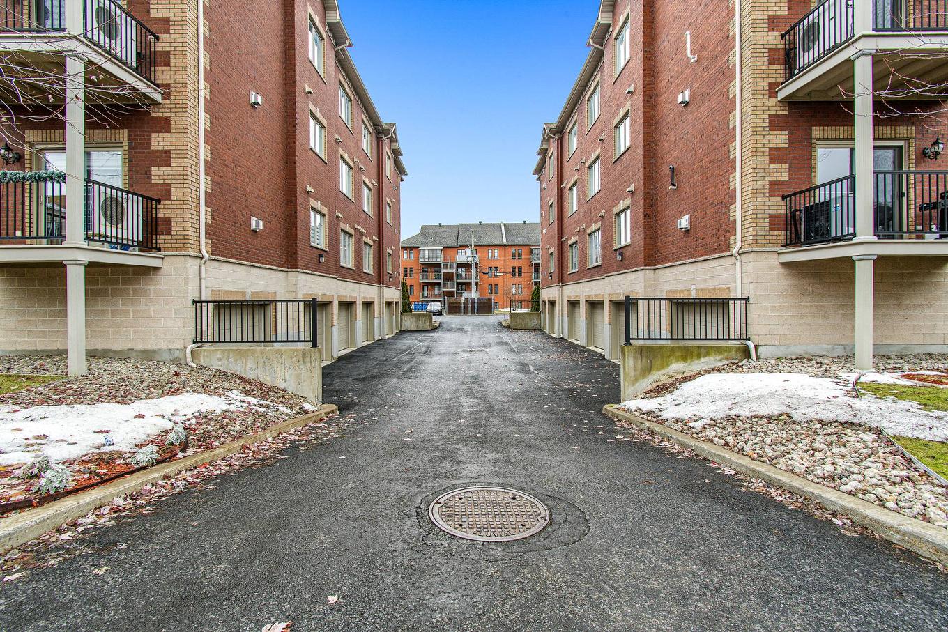 Back facade - 201-2243 Rue Racine, Longueuil (Saint-Hubert), QC - Outdoor With Balcony With Exterior