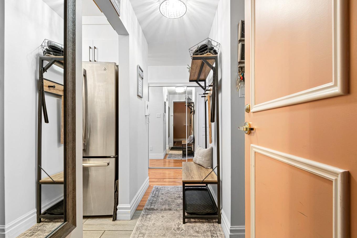 Hall - 201-2243 Rue Racine, Longueuil (Saint-Hubert), QC - Indoor Photo Showing Other Room