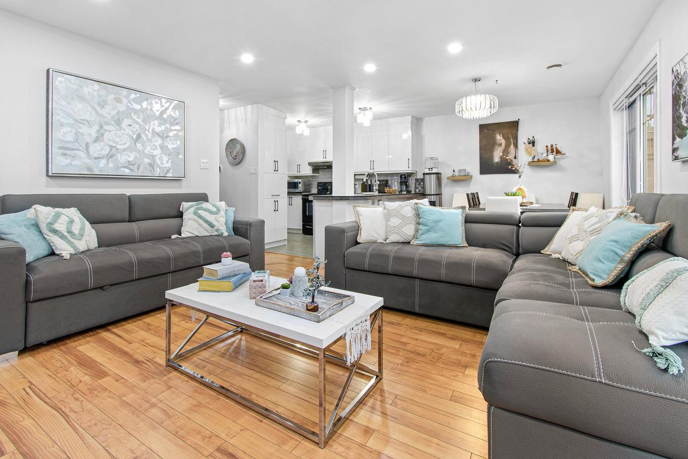 Living room - 201-2243 Rue Racine, Longueuil (Saint-Hubert), QC - Indoor Photo Showing Living Room