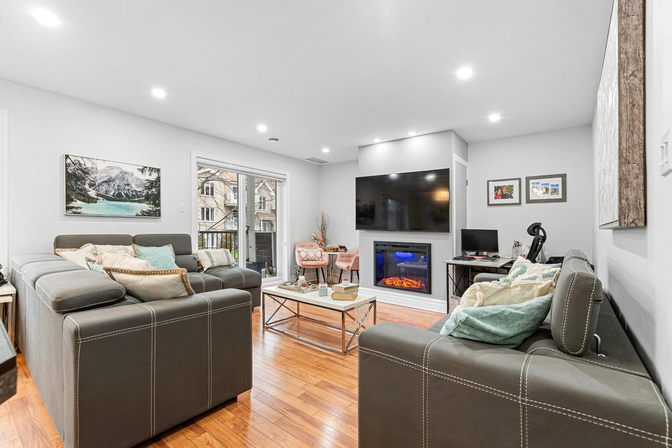 Living room - 201-2243 Rue Racine, Longueuil (Saint-Hubert), QC - Indoor Photo Showing Living Room With Fireplace