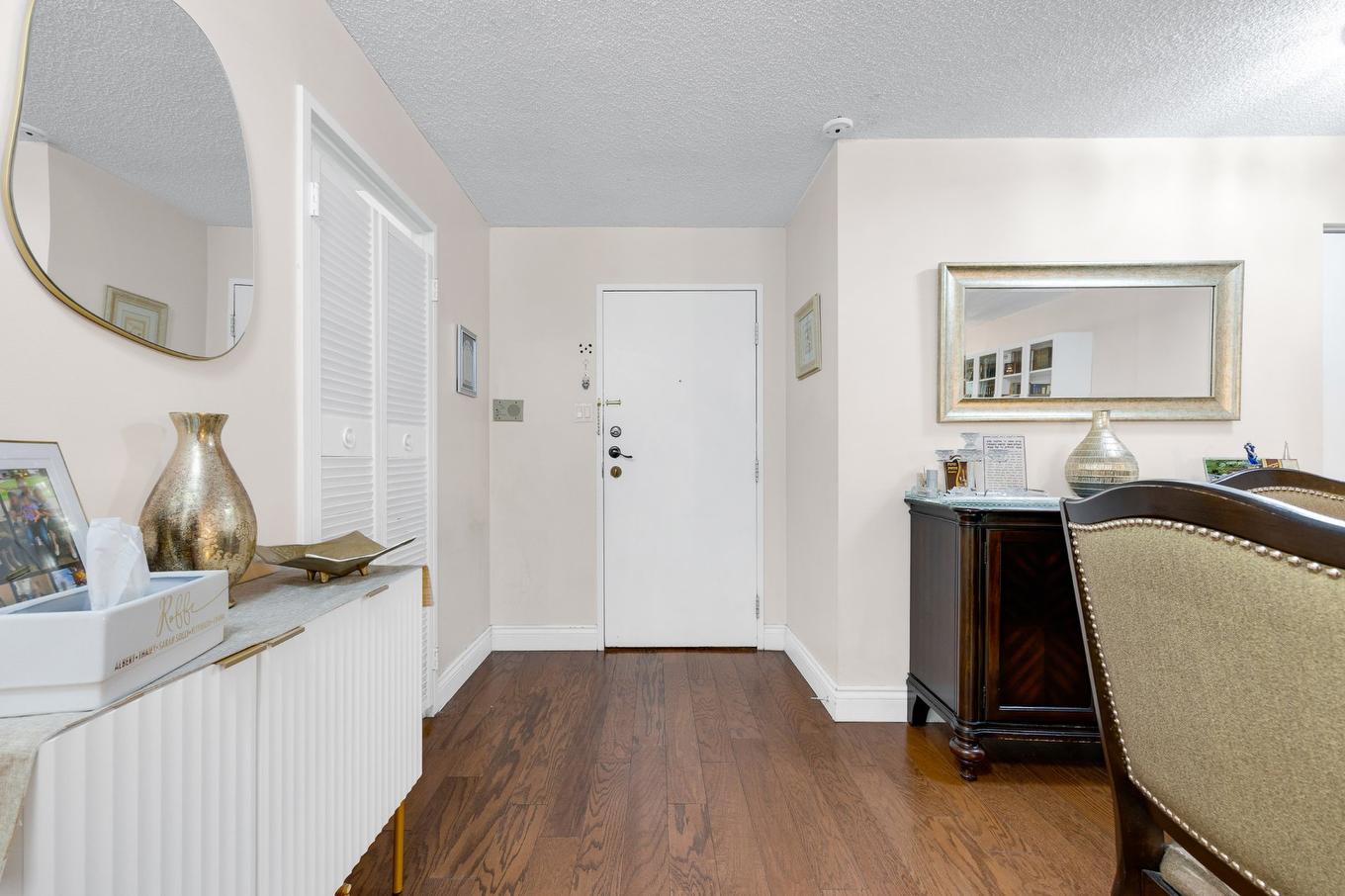 Hall - 107-5740 Av. Rembrandt, Côte-Saint-Luc, QC - Indoor Photo Showing Other Room