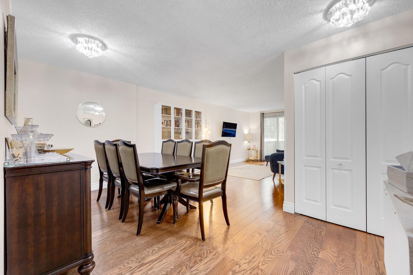 Hall - 107-5740 Av. Rembrandt, Côte-Saint-Luc, QC - Indoor Photo Showing Dining Room