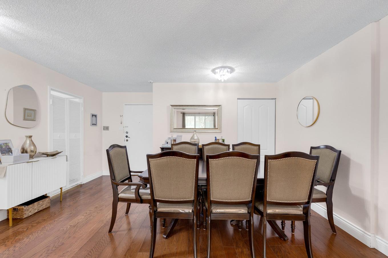 Dining room - 107-5740 Av. Rembrandt, Côte-Saint-Luc, QC - Indoor Photo Showing Dining Room
