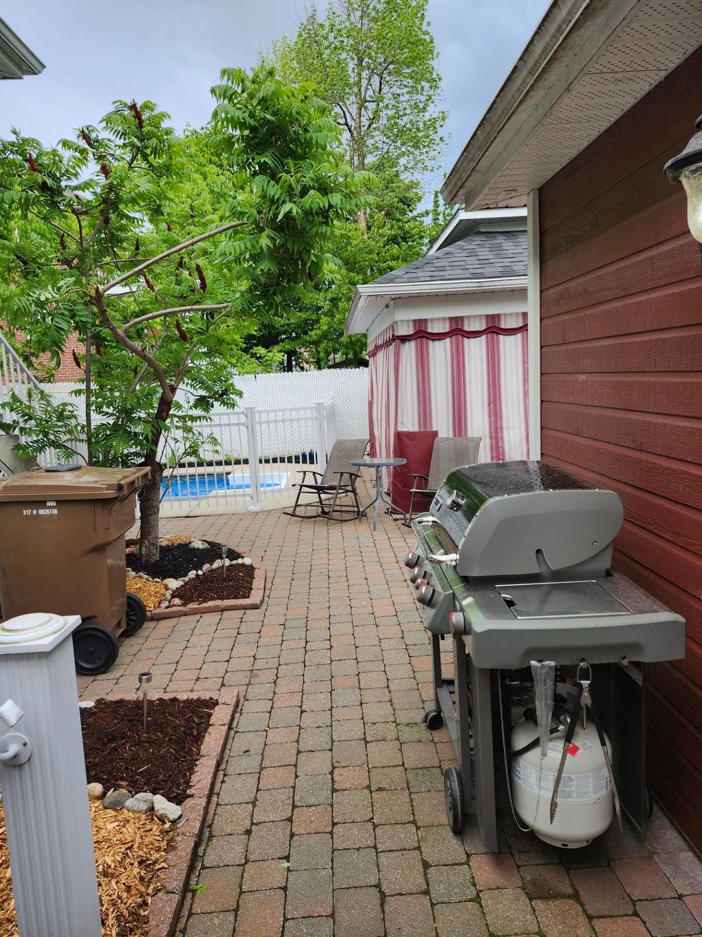 Cour - 440 - 446 Boul. St-Charles, Drummondville, QC - Outdoor With Deck Patio Veranda With Exterior