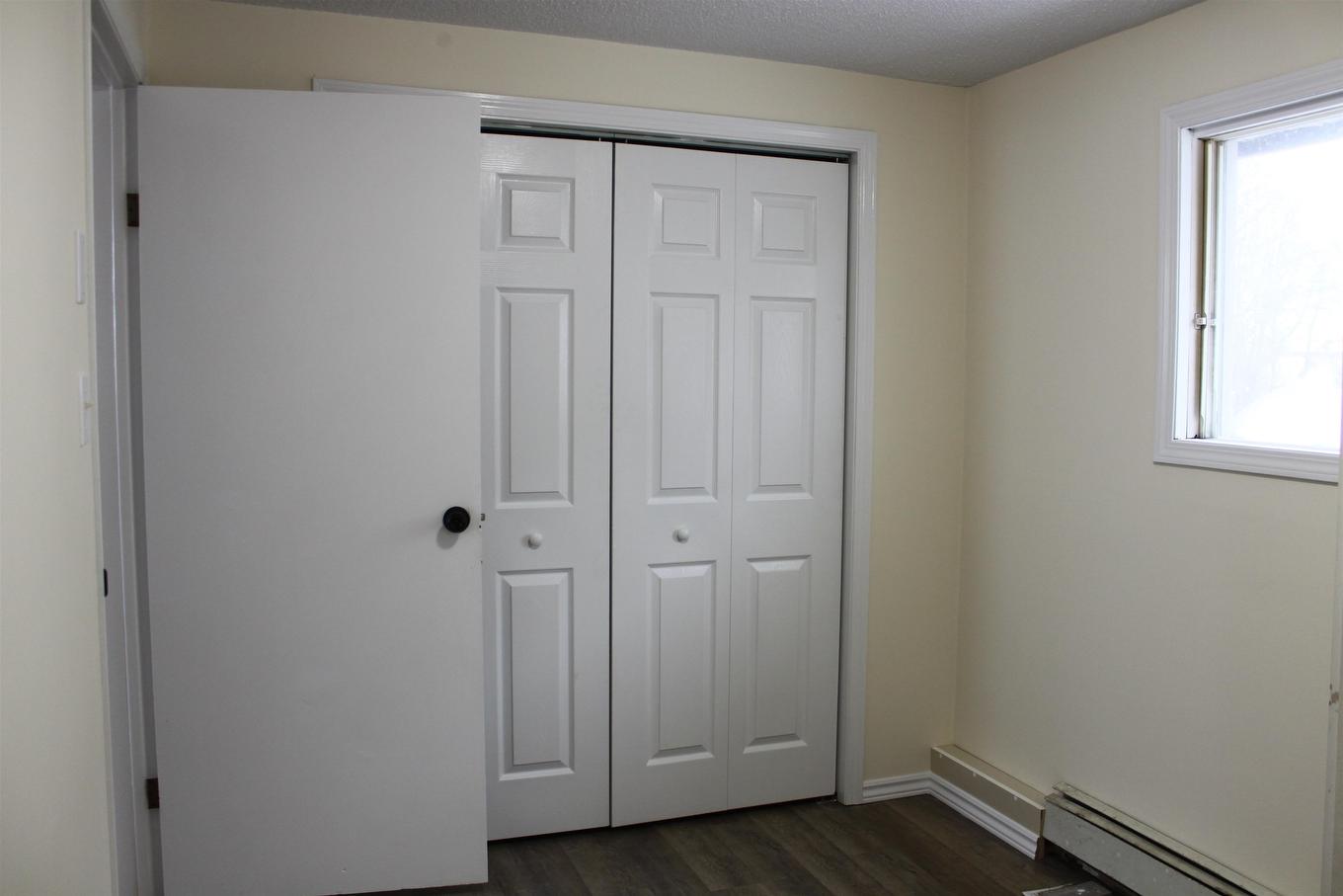 115 Robertson Street, Thunder Bay, ON - Indoor Photo Showing Other Room