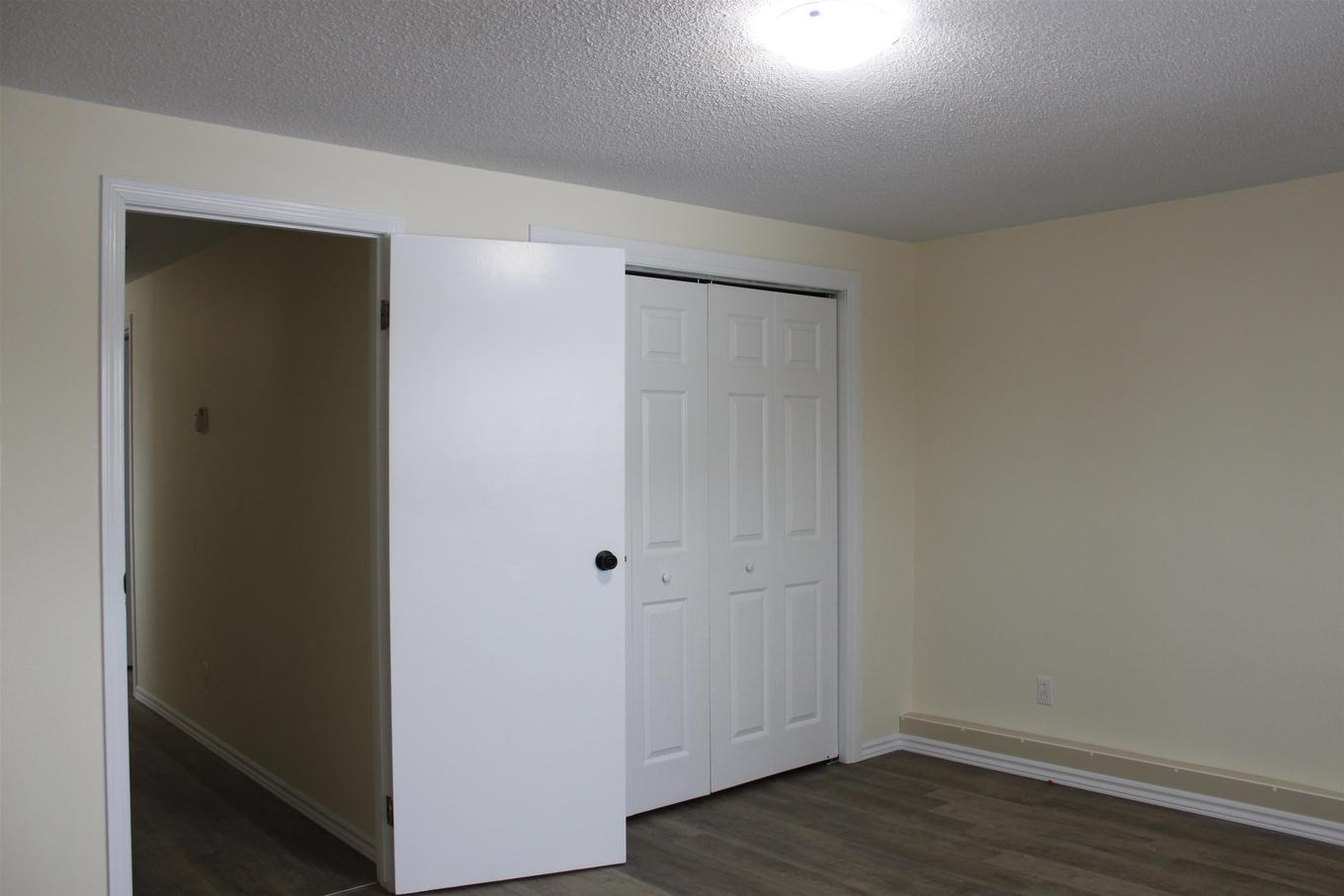 115 Robertson Street, Thunder Bay, ON - Indoor Photo Showing Other Room