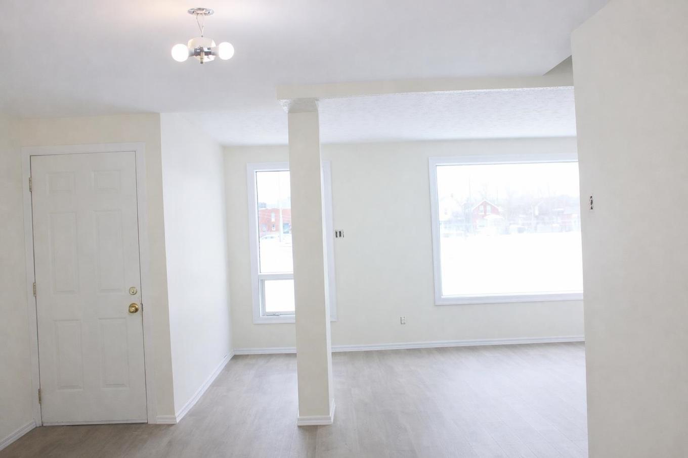 115 Robertson Street, Thunder Bay, ON - Indoor Photo Showing Other Room