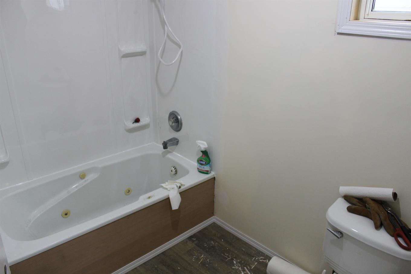 115 Robertson Street, Thunder Bay, ON - Indoor Photo Showing Bathroom
