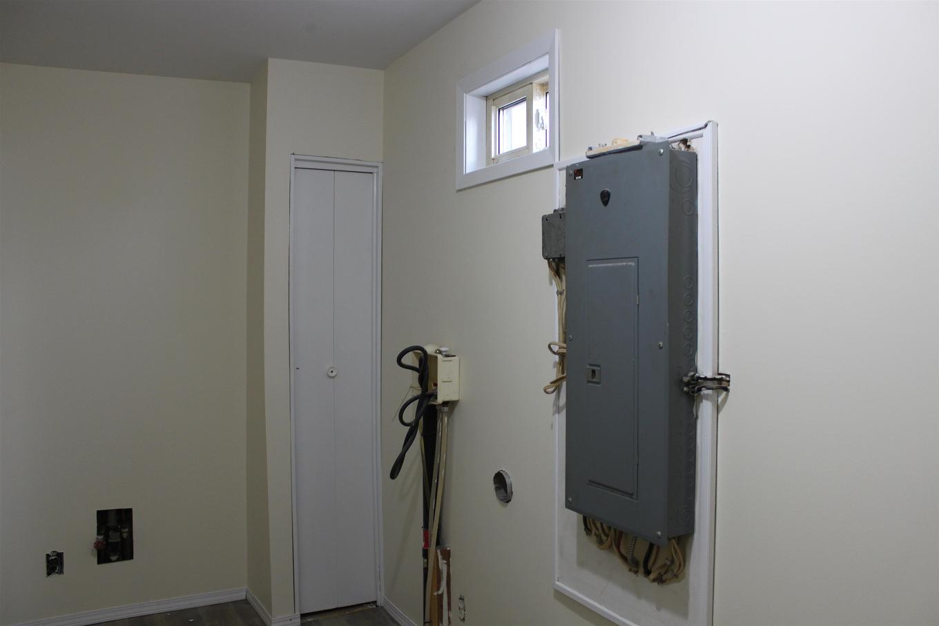 115 Robertson Street, Thunder Bay, ON - Indoor Photo Showing Other Room