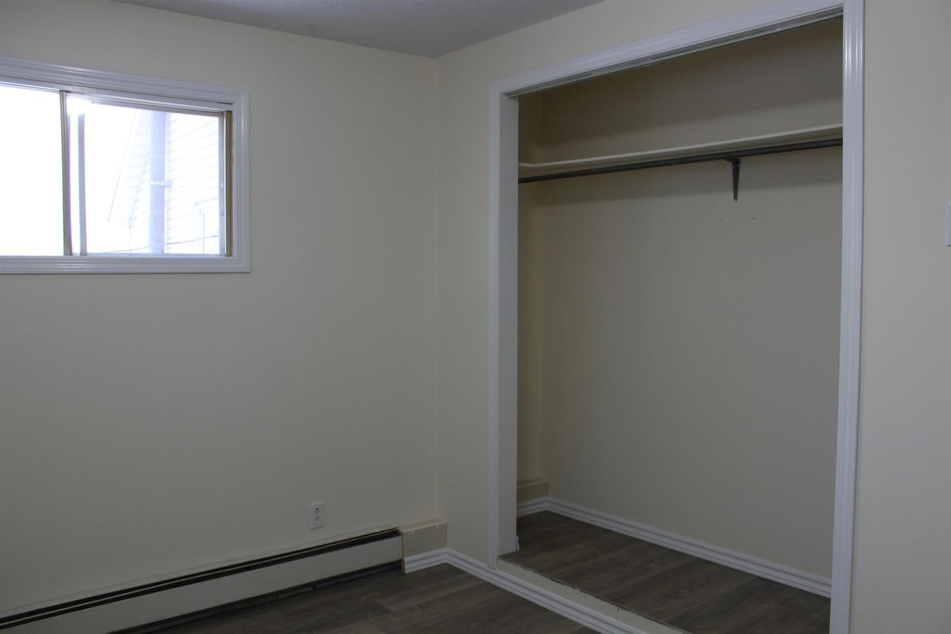 115 Robertson Street, Thunder Bay, ON - Indoor Photo Showing Other Room