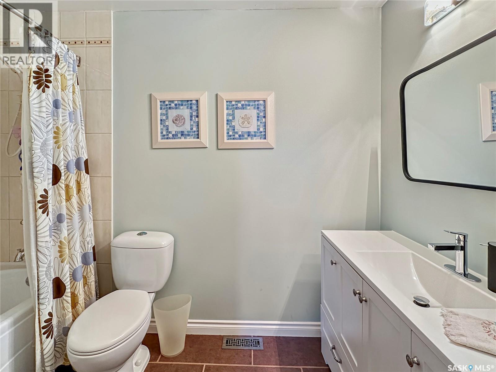 19 Marquis Crescent, Regina, SK - Indoor Photo Showing Bathroom