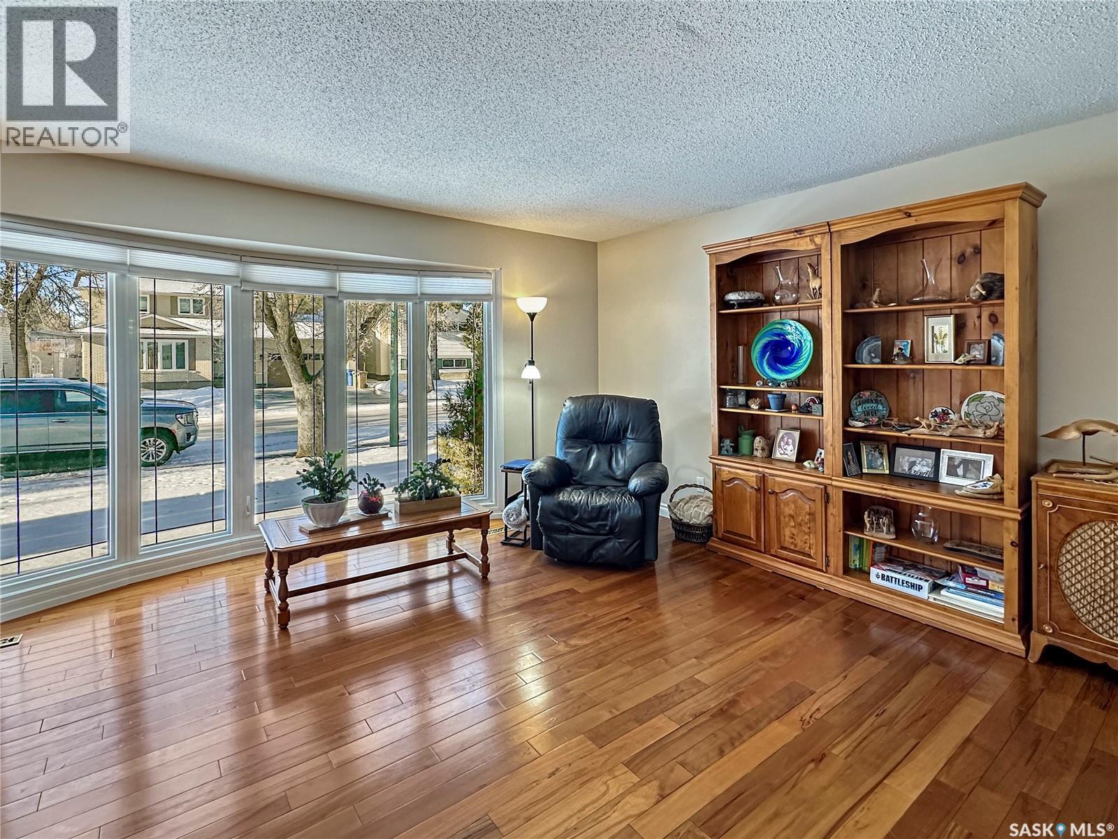 19 Marquis Crescent, Regina, SK - Indoor Photo Showing Living Room
