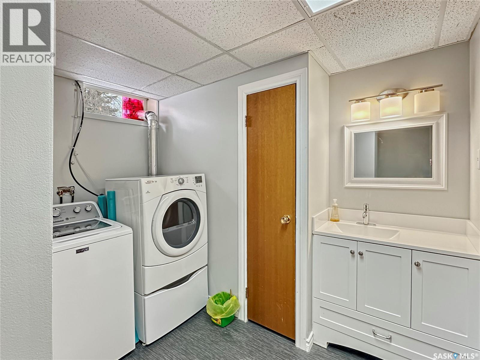 19 Marquis Crescent, Regina, SK - Indoor Photo Showing Laundry Room