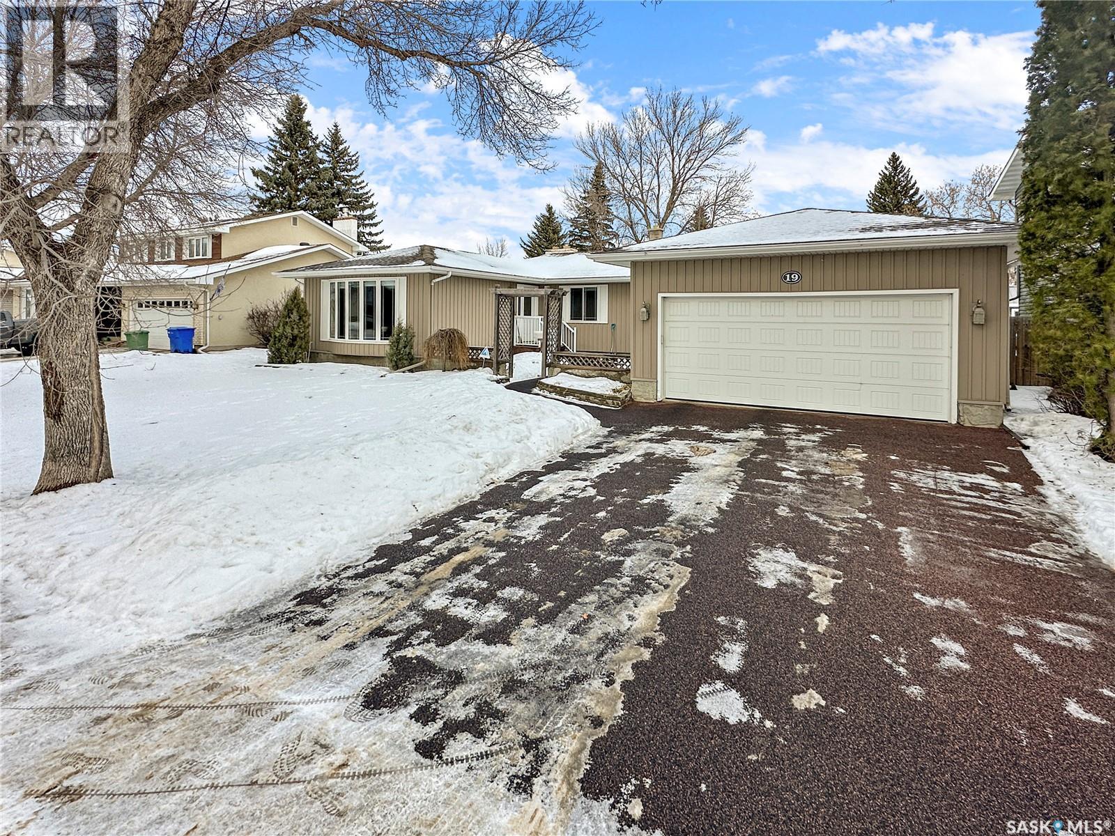19 Marquis Crescent, Regina, SK - Outdoor