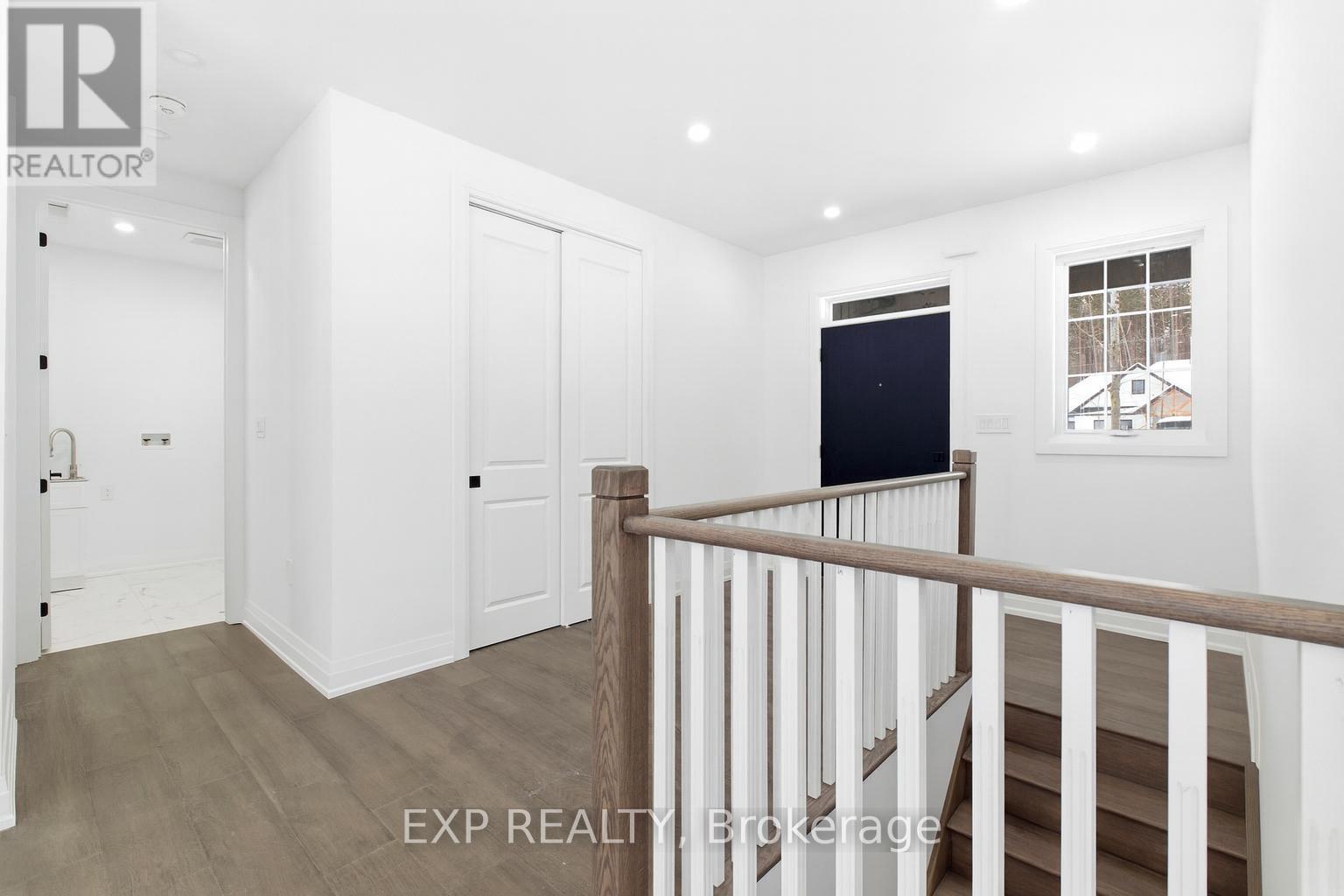 Entry, foyer, mudroom - 49 Beaufort Crescent, Tiny, ON - Indoor Photo Showing Other Room