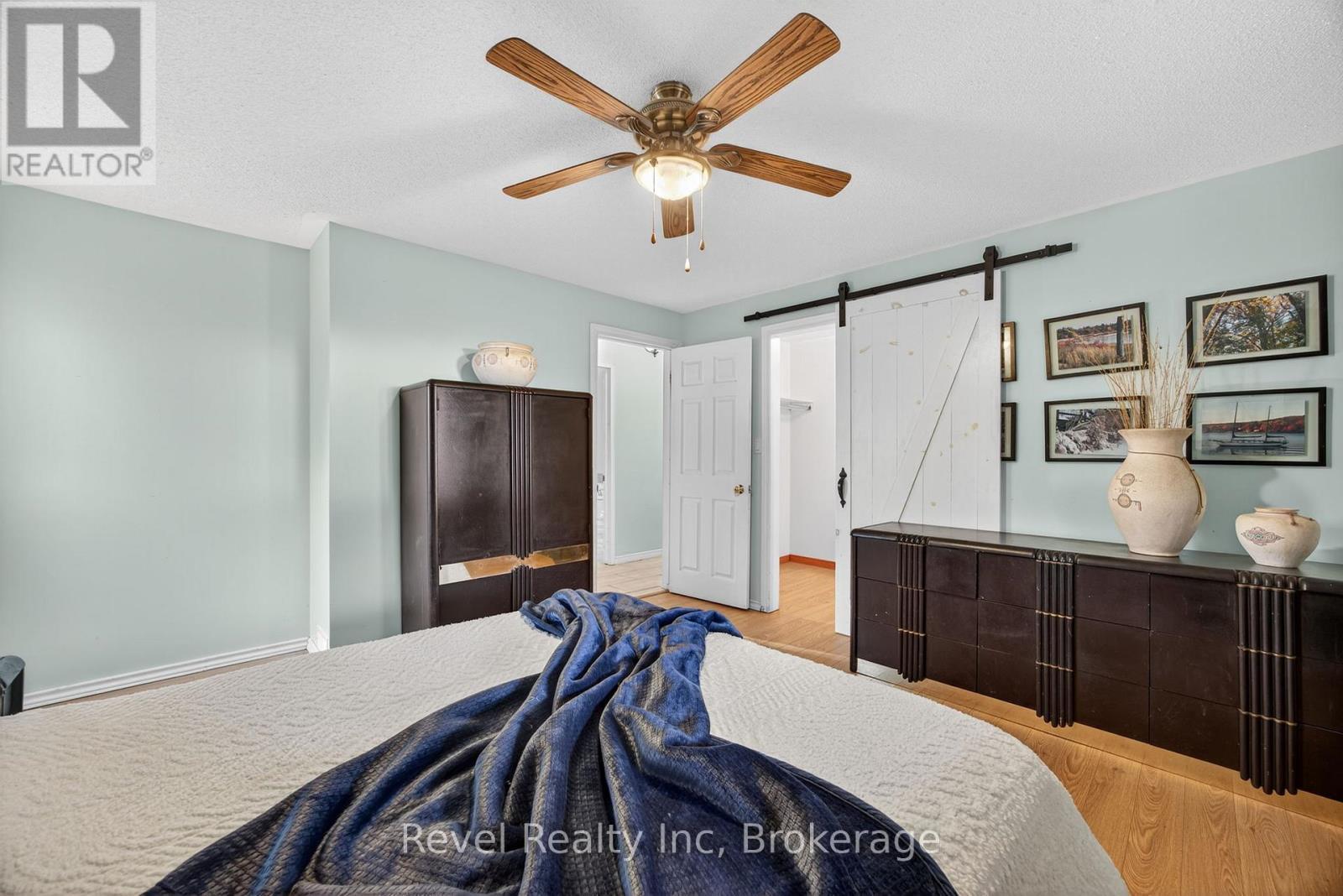 144 Trout Lane, Tiny, ON - Indoor Photo Showing Bedroom