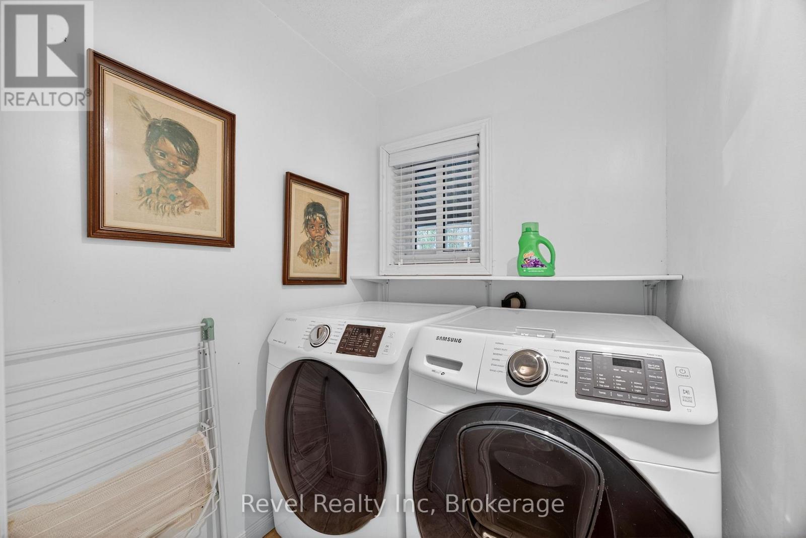 144 Trout Lane, Tiny, ON - Indoor Photo Showing Laundry Room