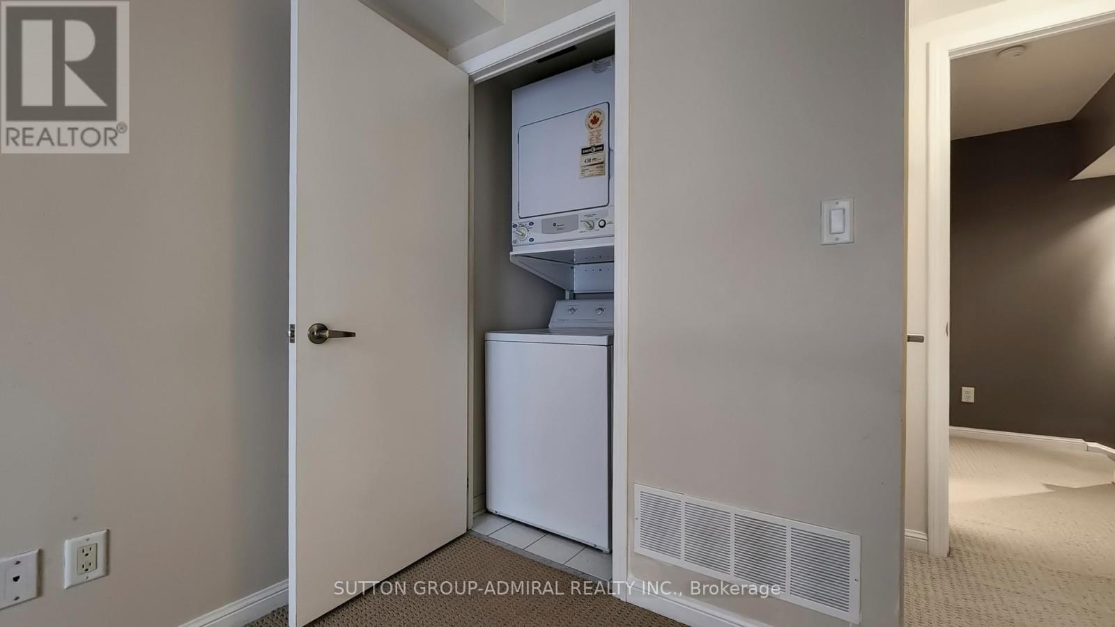 516 - 3 Everson Drive, Toronto, ON - Indoor Photo Showing Laundry Room