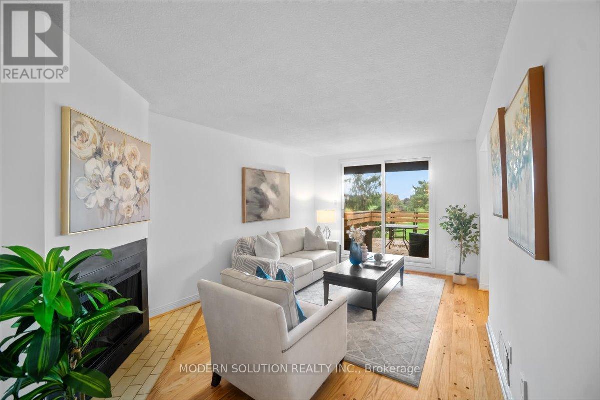 1464 Credit Woodlands Court, Mississauga, ON - Indoor Photo Showing Living Room With Fireplace