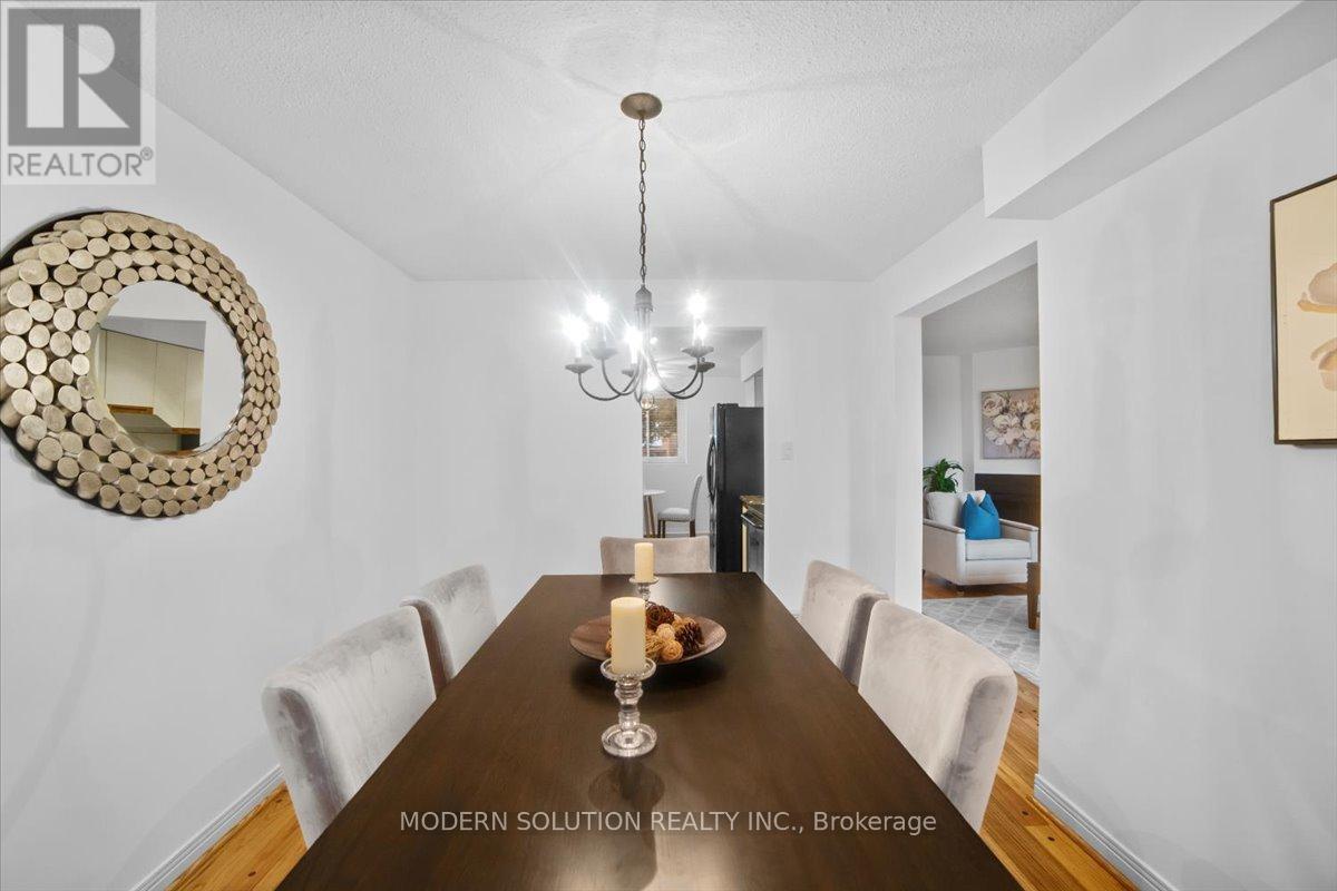 1464 Credit Woodlands Court, Mississauga, ON - Indoor Photo Showing Dining Room