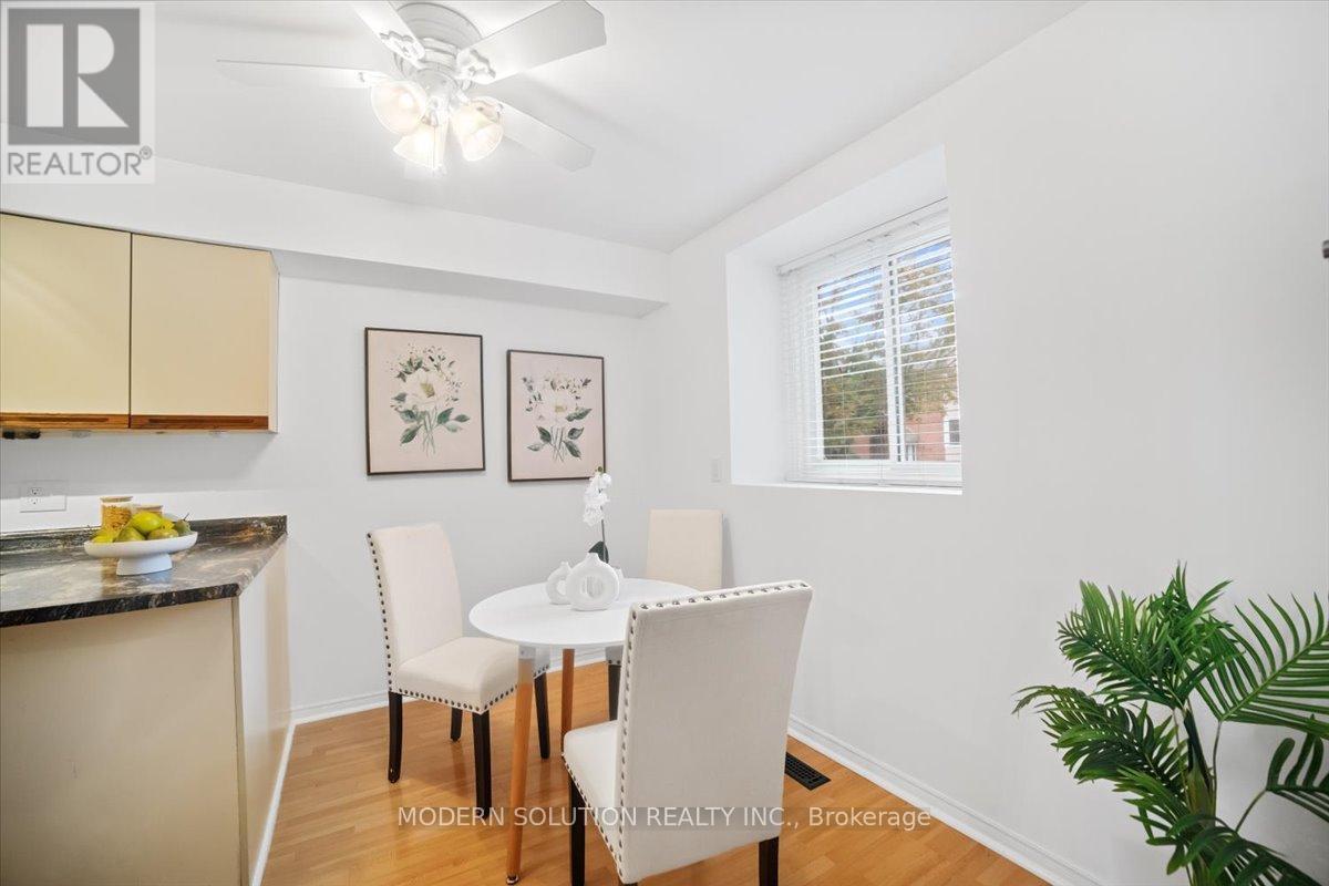 Breakfast Nook - 1464 Credit Woodlands Court, Mississauga, ON - Indoor Photo Showing Dining Room