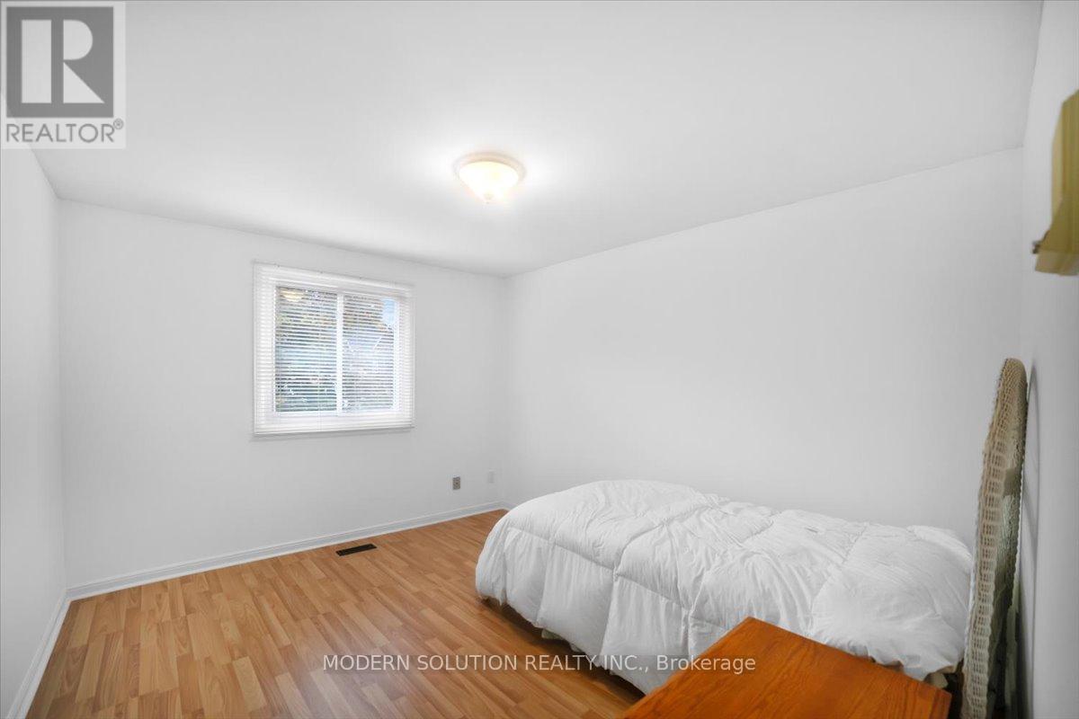 1464 Credit Woodlands Court, Mississauga, ON - Indoor Photo Showing Bedroom