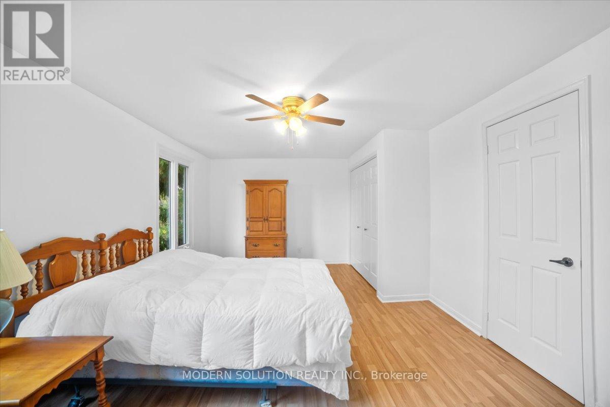1464 Credit Woodlands Court, Mississauga, ON - Indoor Photo Showing Bedroom