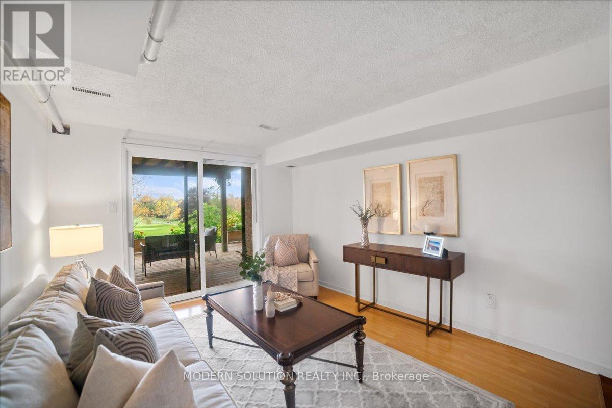 1464 Credit Woodlands Court, Mississauga, ON - Indoor Photo Showing Living Room