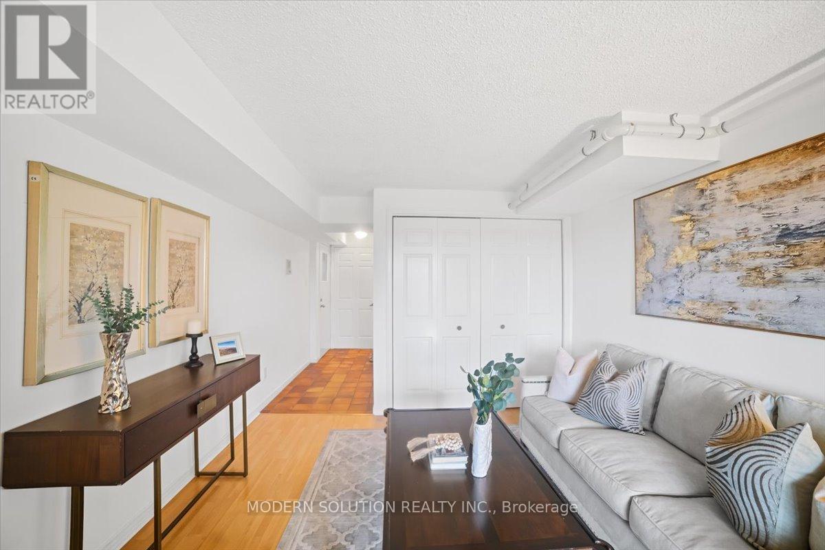 1464 Credit Woodlands Court, Mississauga, ON - Indoor Photo Showing Living Room