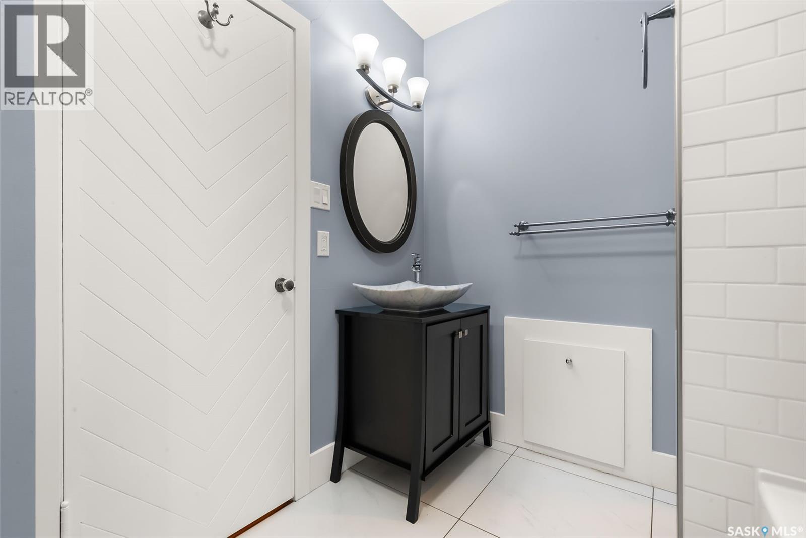 3304 Hill Avenue, Regina, SK - Indoor Photo Showing Bathroom