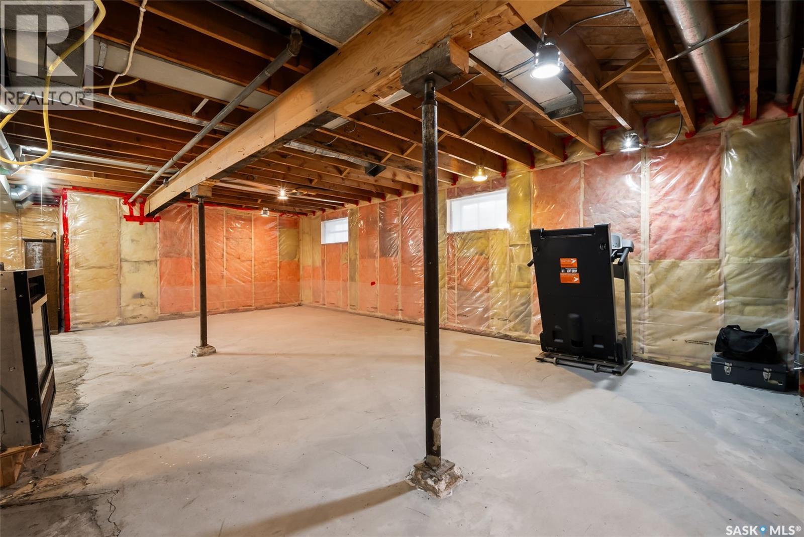 3304 Hill Avenue, Regina, SK - Indoor Photo Showing Basement