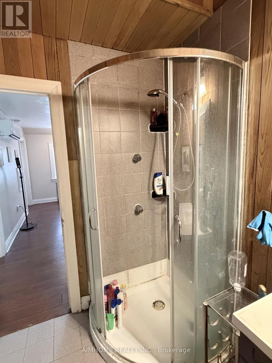 110 Traymore Avenue, Hamilton, ON - Indoor Photo Showing Bathroom