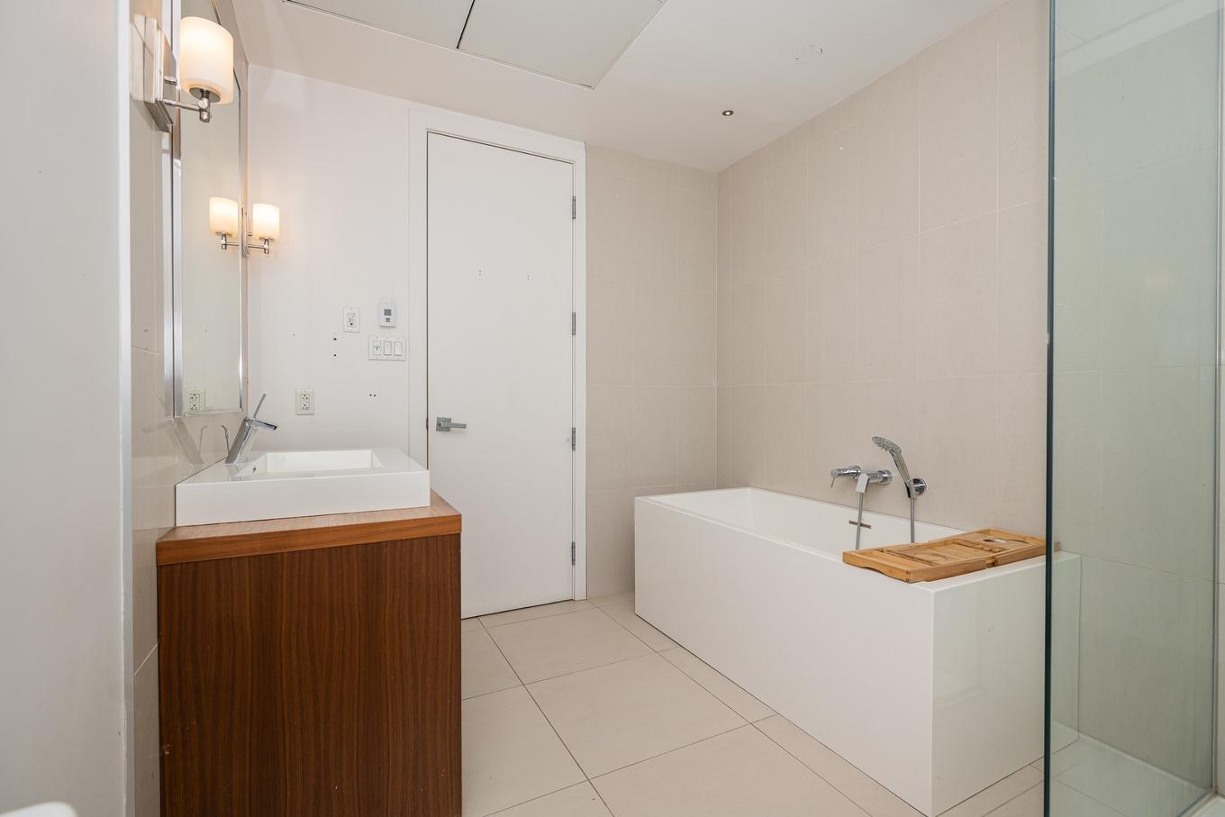 Salle de bains - 500-1070 Rue De Bleury, Montréal (Ville-Marie), QC - Indoor Photo Showing Bathroom