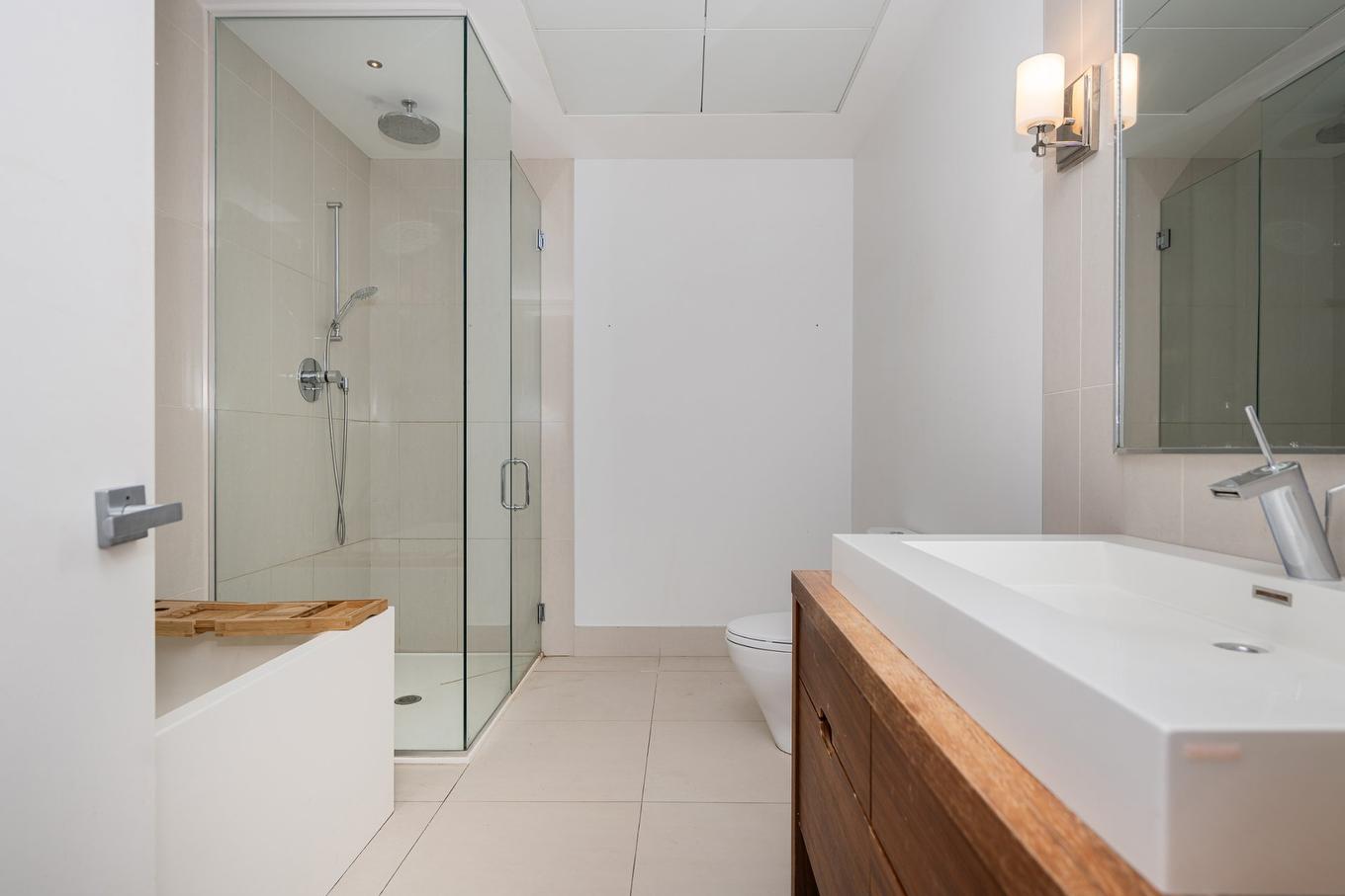 Salle de bains - 500-1070 Rue De Bleury, Montréal (Ville-Marie), QC - Indoor Photo Showing Bathroom