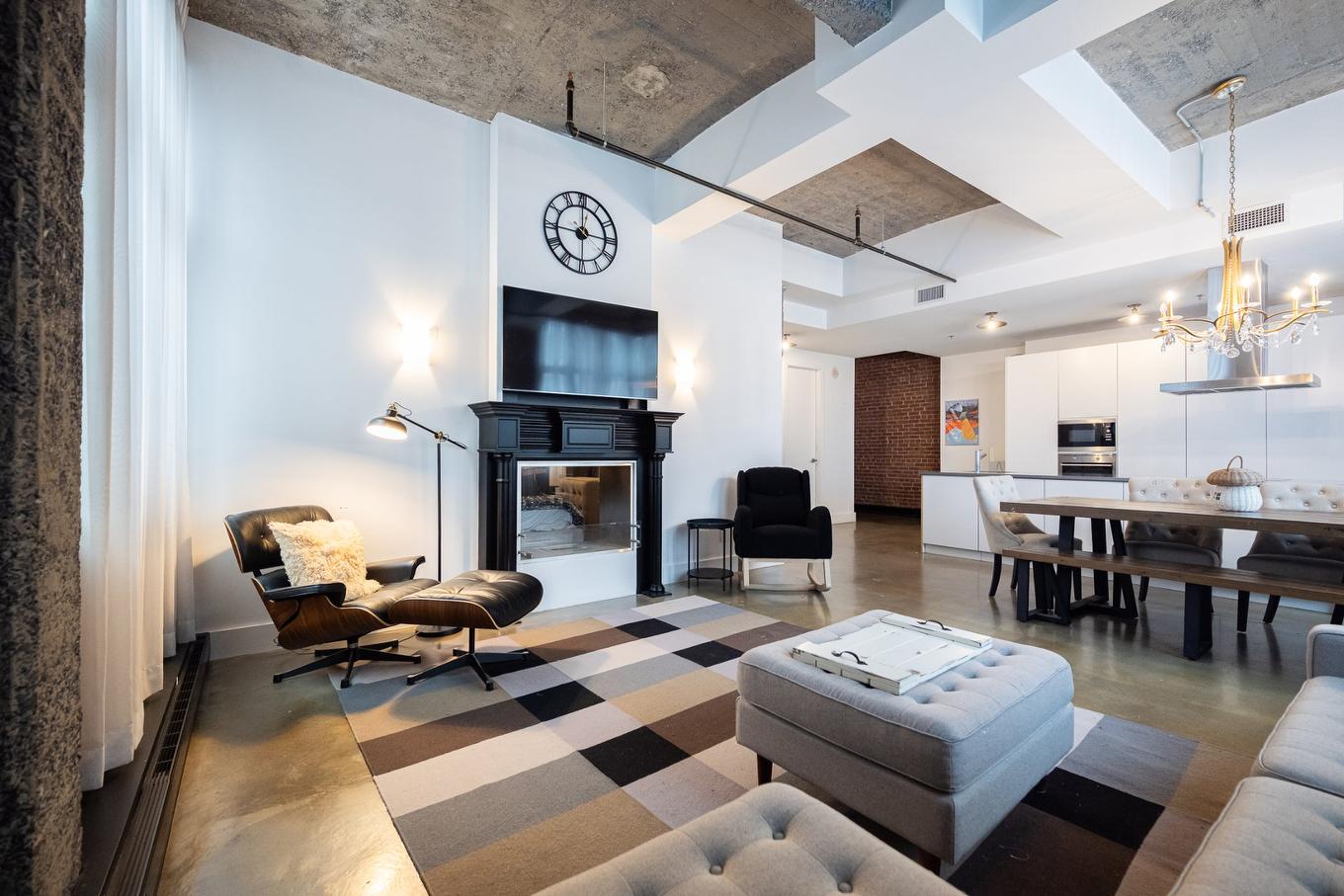 Salon - 500-1070 Rue De Bleury, Montréal (Ville-Marie), QC - Indoor Photo Showing Living Room With Fireplace