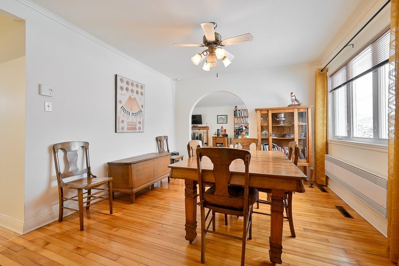 Salle à manger - 200 Rue Maple, Longueuil (Greenfield Park), QC - Indoor Photo Showing Dining Room