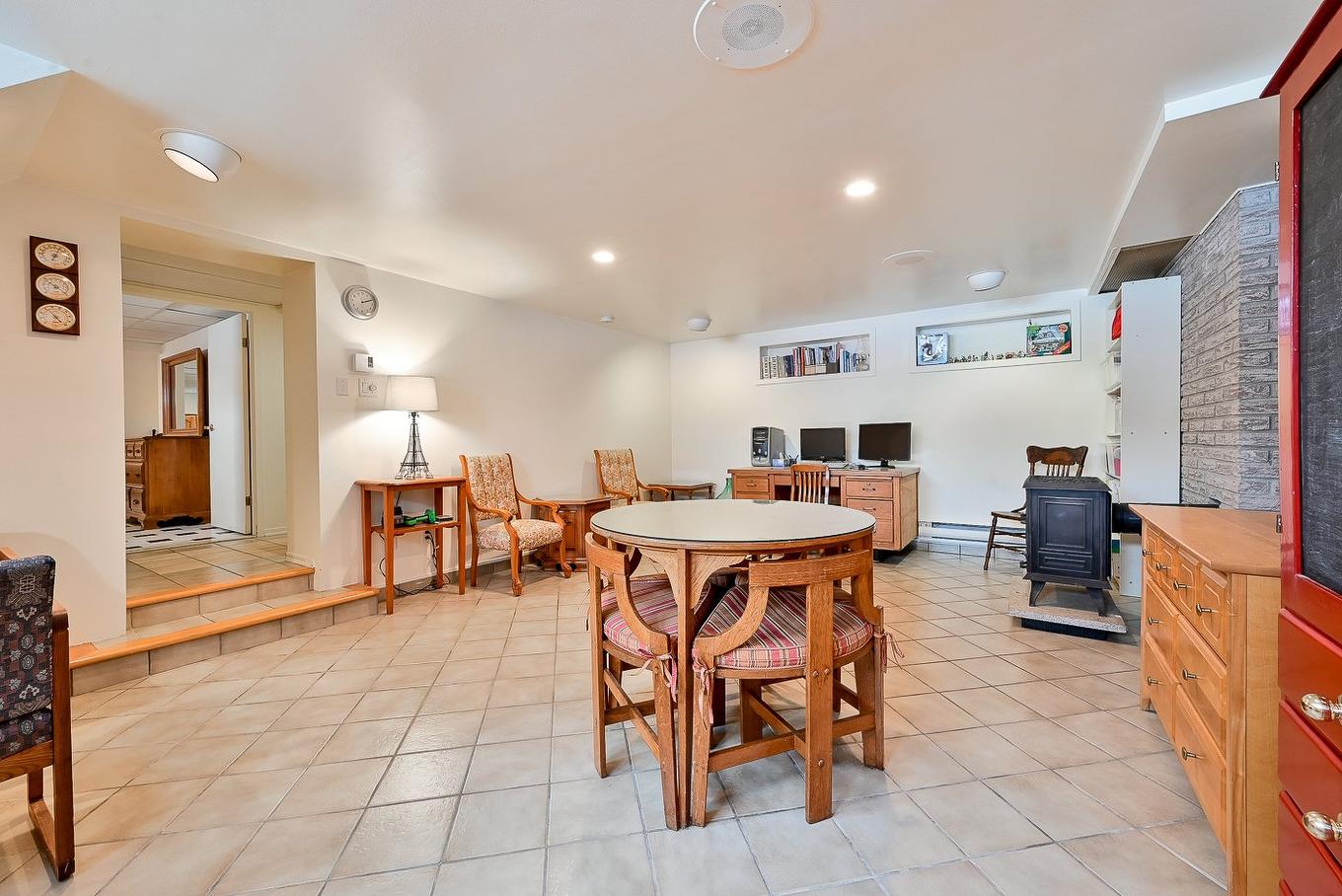 Salle familiale - 200 Rue Maple, Longueuil (Greenfield Park), QC - Indoor
