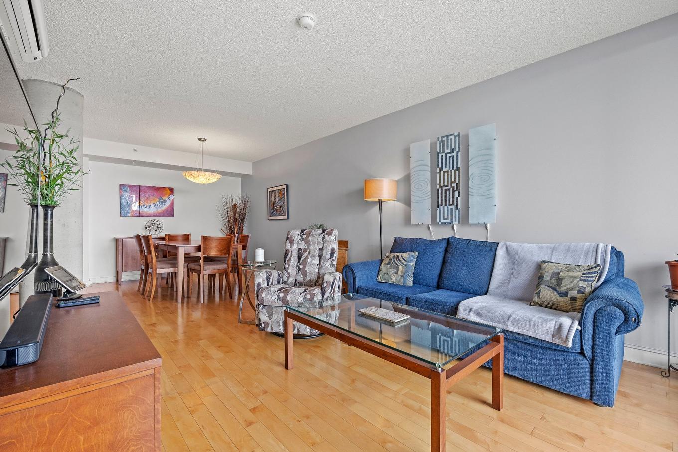 Salon - 961-4740 Rue Jean-Talon E., Montréal (Saint-Léonard), QC - Indoor Photo Showing Living Room
