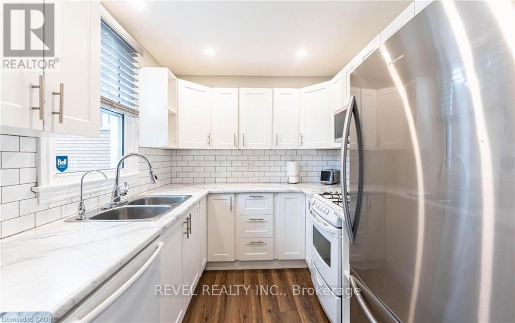 140 Royal Avenue, Hamilton, ON - Indoor Photo Showing Kitchen With Double Sink With Upgraded Kitchen
