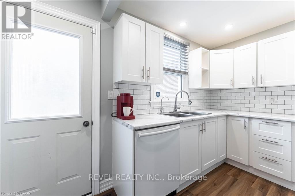 140 Royal Avenue, Hamilton, ON - Indoor Photo Showing Kitchen With Double Sink