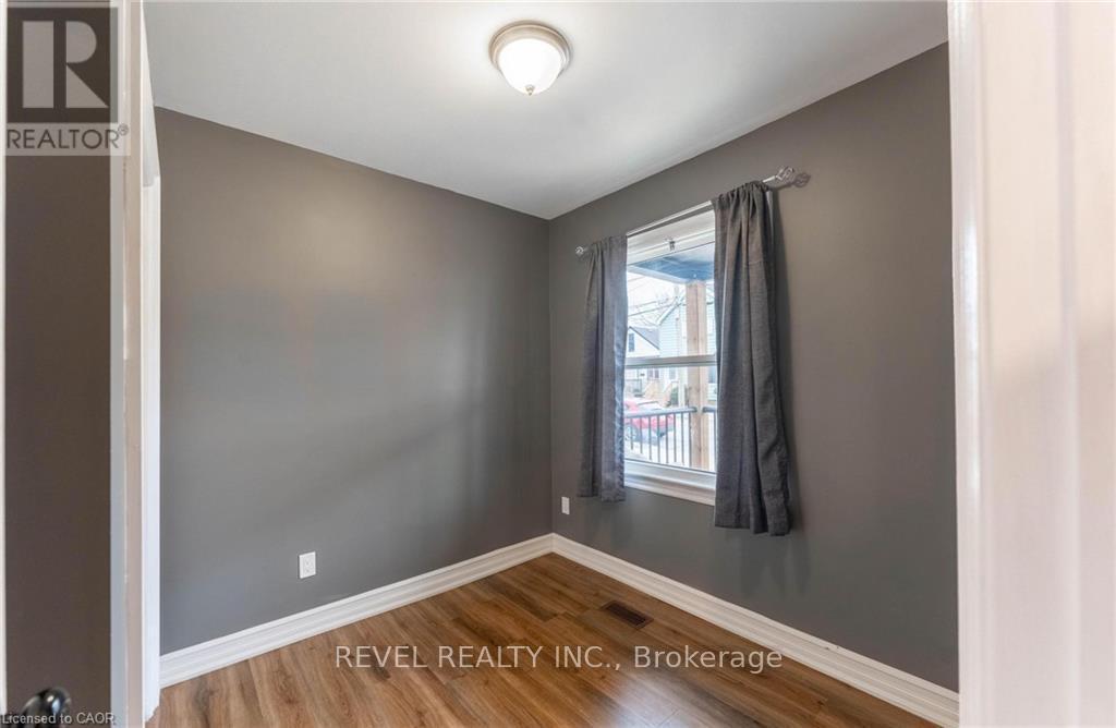 140 Royal Avenue, Hamilton, ON - Indoor Photo Showing Other Room