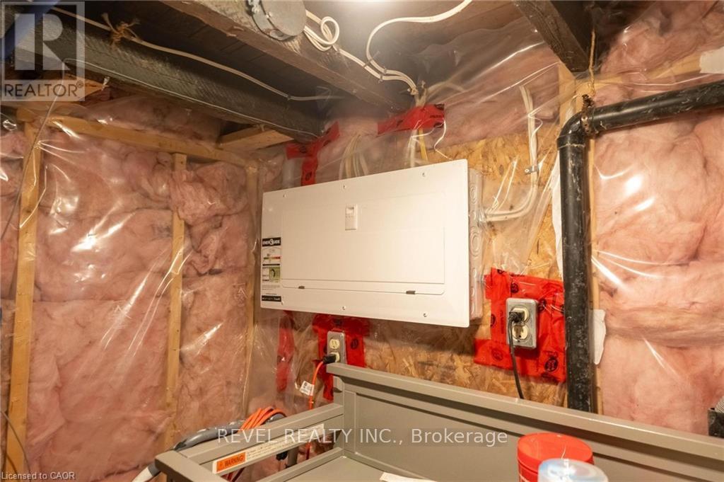 140 Royal Avenue, Hamilton, ON - Indoor Photo Showing Basement